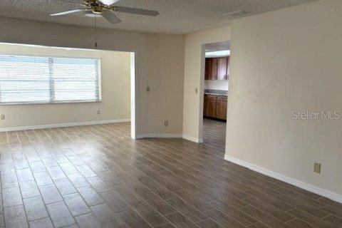 Copropriété à louer à Sun City Center, Floride: 2 chambres, 111.76 m2 № 2418489 - photo 5