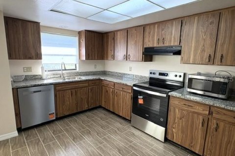 Copropriété à louer à Sun City Center, Floride: 2 chambres, 111.76 m2 № 2418489 - photo 13