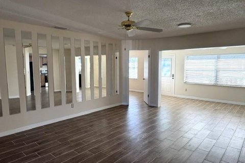 Copropriété à louer à Sun City Center, Floride: 2 chambres, 111.76 m2 № 2418489 - photo 8