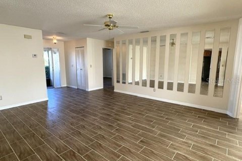 Copropriété à louer à Sun City Center, Floride: 2 chambres, 111.76 m2 № 2418489 - photo 9