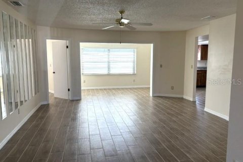 Copropriété à louer à Sun City Center, Floride: 2 chambres, 111.76 m2 № 2418489 - photo 7