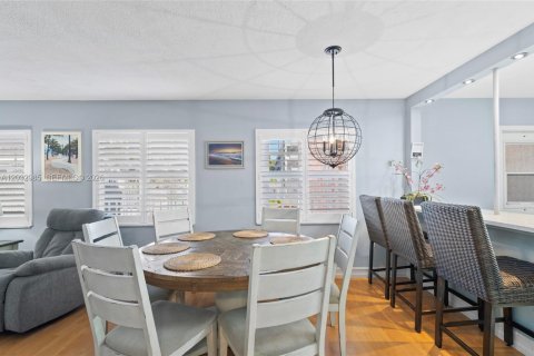 Condo in Fort Lauderdale, Florida, 2 bedrooms  № 2244234 - photo 7