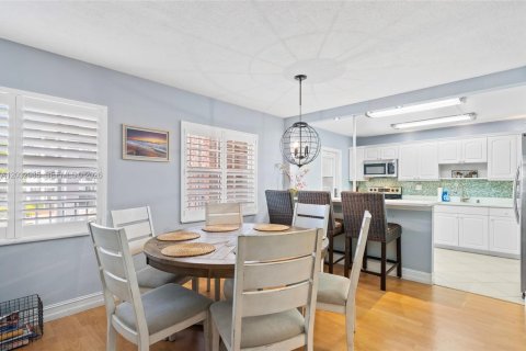 Condo in Fort Lauderdale, Florida, 2 bedrooms  № 2244234 - photo 5