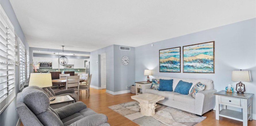 Condo in Fort Lauderdale, Florida, 2 bedrooms  № 2244234