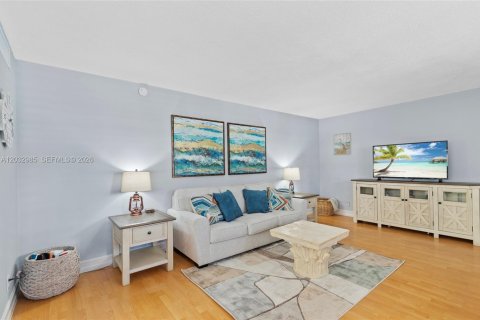 Condo in Fort Lauderdale, Florida, 2 bedrooms  № 2244234 - photo 4