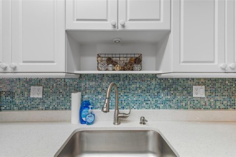 Condo in Fort Lauderdale, Florida, 2 bedrooms  № 2244234 - photo 12
