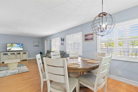 Condo in Fort Lauderdale, Florida, 2 bedrooms  № 2244234 - photo 26
