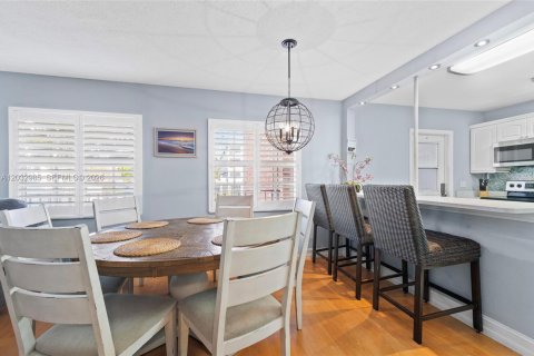 Condo in Fort Lauderdale, Florida, 2 bedrooms  № 2244234 - photo 25