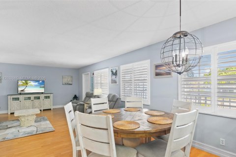Condo in Fort Lauderdale, Florida, 2 bedrooms  № 2244234 - photo 8