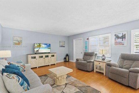 Condo in Fort Lauderdale, Florida, 2 bedrooms  № 2244234 - photo 3