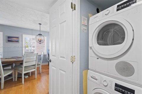 Condo in Fort Lauderdale, Florida, 2 bedrooms  № 2244234 - photo 24