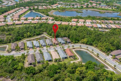 House in North Port, Florida 3 bedrooms, 146.23 sq.m. № 2102669 - photo 9