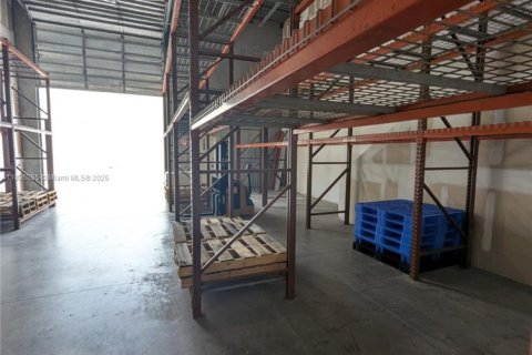 Propiedad comercial en venta en Port St. Lucie, Florida № 1819789 - foto 11