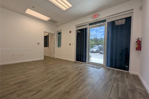Propiedad comercial en venta en Port St. Lucie, Florida № 1819789 - foto 5
