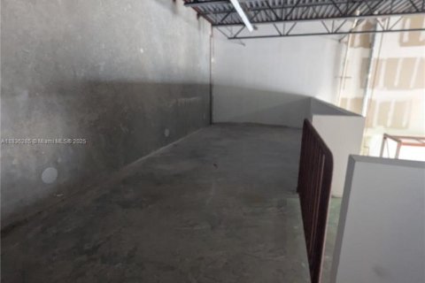 Propiedad comercial en venta en Port St. Lucie, Florida № 1819789 - foto 27
