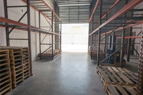 Propiedad comercial en venta en Port St. Lucie, Florida № 1819789 - foto 12
