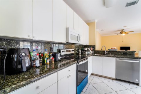 Снять в аренду виллу или дом в Майами, Флорида 4 спальни, 231.61м2, № 2080140 - фото 15