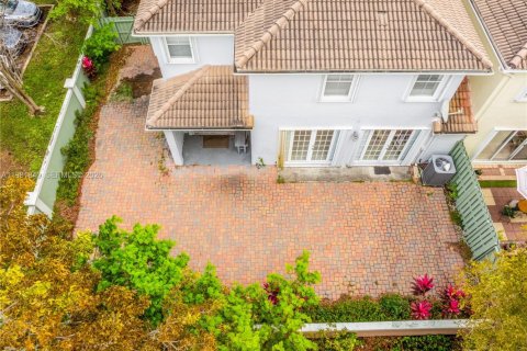 Снять в аренду виллу или дом в Майами, Флорида 4 спальни, 231.61м2, № 2080140 - фото 4