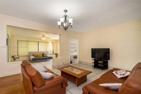 Купить виллу или дом в Холливуд, Флорида 3 спальни, 199.37м2, № 1986771 - фото 17