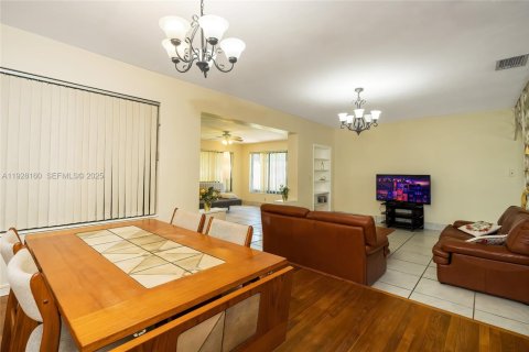 Купить виллу или дом в Холливуд, Флорида 3 спальни, 199.37м2, № 1986771 - фото 20