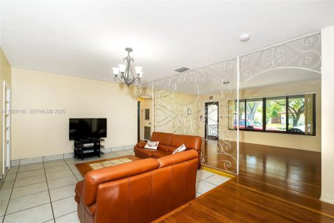 Купить виллу или дом в Холливуд, Флорида 3 спальни, 199.37м2, № 1986771 - фото 15