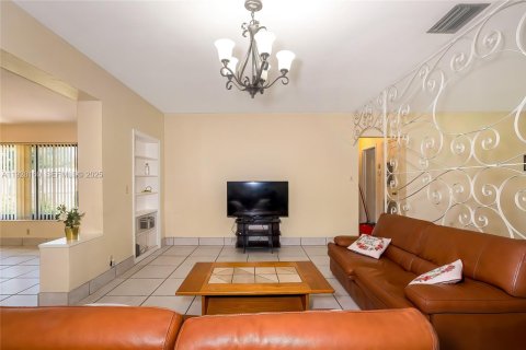 Купить виллу или дом в Холливуд, Флорида 3 спальни, 199.37м2, № 1986771 - фото 16