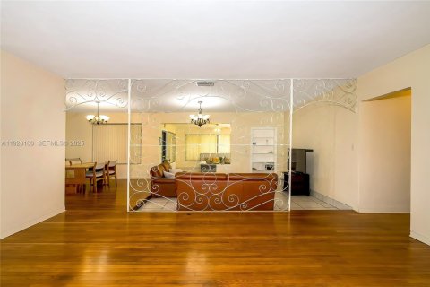 Купить виллу или дом в Холливуд, Флорида 3 спальни, 199.37м2, № 1986771 - фото 11