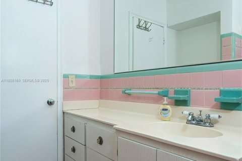 Купить виллу или дом в Холливуд, Флорида 3 спальни, 199.37м2, № 1986771 - фото 28