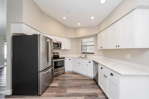 Villa ou maison à louer à Brandon, Floride: 3 chambres, 128.21 m2 № 2408096 - photo 7