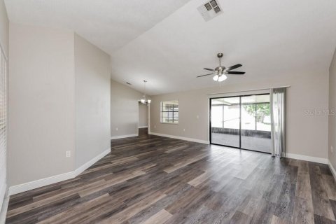 Villa ou maison à louer à Brandon, Floride: 3 chambres, 128.21 m2 № 2408096 - photo 3