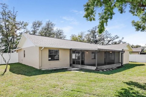 Villa ou maison à louer à Brandon, Floride: 3 chambres, 128.21 m2 № 2408096 - photo 16