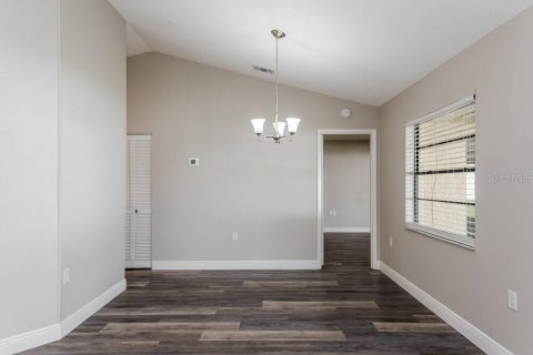 Villa ou maison à louer à Brandon, Floride: 3 chambres, 128.21 m2 № 2408096 - photo 5