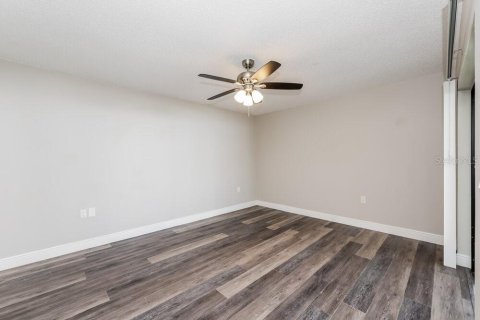 Villa ou maison à louer à Brandon, Floride: 3 chambres, 128.21 m2 № 2408096 - photo 8