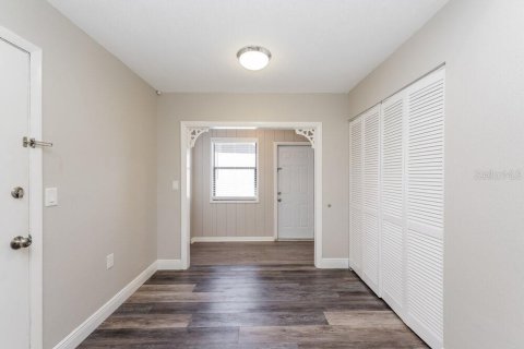 Villa ou maison à louer à Brandon, Floride: 3 chambres, 128.21 m2 № 2408096 - photo 6