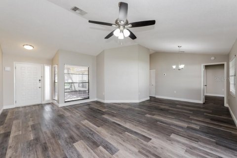 Villa ou maison à louer à Brandon, Floride: 3 chambres, 128.21 m2 № 2408096 - photo 4