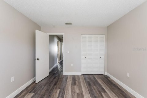 Villa ou maison à louer à Brandon, Floride: 3 chambres, 128.21 m2 № 2408096 - photo 11