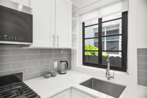 Appartement à louer à Miami Beach, Floride: 2 chambres, 65.03 m2 № 1986949 - photo 11