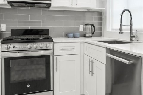 Appartement à louer à Miami Beach, Floride: 2 chambres, 65.03 m2 № 1986949 - photo 10