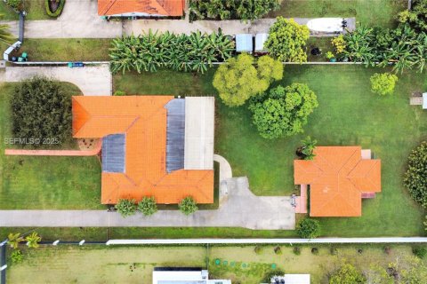 Купить виллу или дом в Майами, Флорида 5 спален, 390.38м2, № 1987381 - фото 9