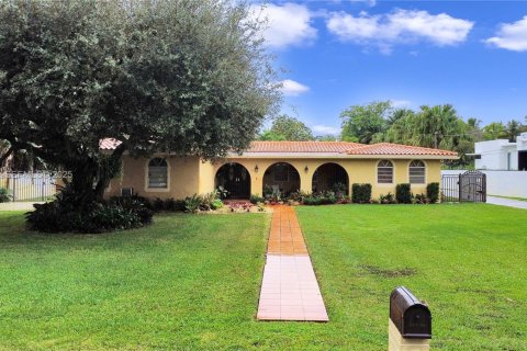 Купить виллу или дом в Майами, Флорида 5 спален, 390.38м2, № 1987381 - фото 5