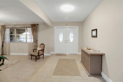 Купить виллу или дом в Майами, Флорида 5 спален, 390.38м2, № 1987381 - фото 14