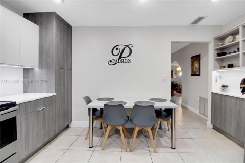 Купить виллу или дом в Майами, Флорида 5 спален, 390.38м2, № 1987381 - фото 23