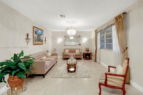 Купить виллу или дом в Майами, Флорида 5 спален, 390.38м2, № 1987381 - фото 13