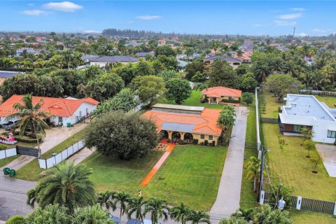 Купить виллу или дом в Майами, Флорида 5 спален, 390.38м2, № 1987381 - фото 8