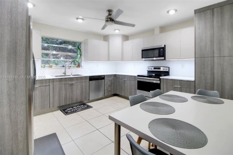 Купить виллу или дом в Майами, Флорида 5 спален, 390.38м2, № 1987381 - фото 21