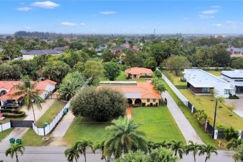 Купить виллу или дом в Майами, Флорида 5 спален, 390.38м2, № 1987381 - фото 7