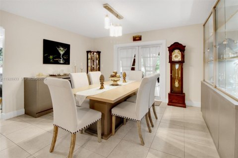 Купить виллу или дом в Майами, Флорида 5 спален, 390.38м2, № 1987381 - фото 16