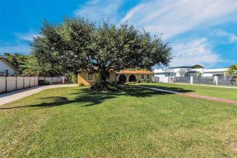 Купить виллу или дом в Майами, Флорида 5 спален, 390.38м2, № 1987381 - фото 3