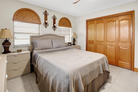 Купить виллу или дом в Майами, Флорида 5 спален, 390.38м2, № 1987381 - фото 27