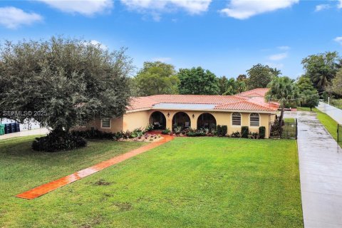 Купить виллу или дом в Майами, Флорида 5 спален, 390.38м2, № 1987381 - фото 6